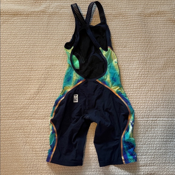 Speedo Black open back Intent with Blue and Green Accents - Picture 2 of 5